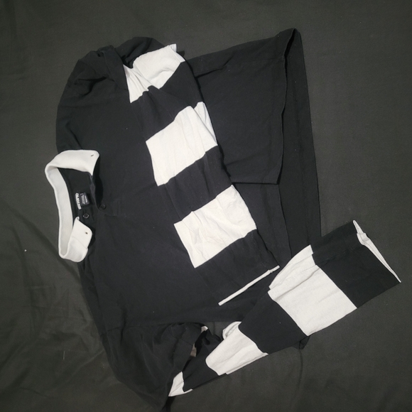 Hot Topic Tops - Hot Topic Striped Sleeve Cropped Tee